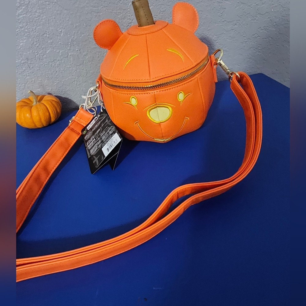NWT Winnie the pooh pumpkin Loungefly